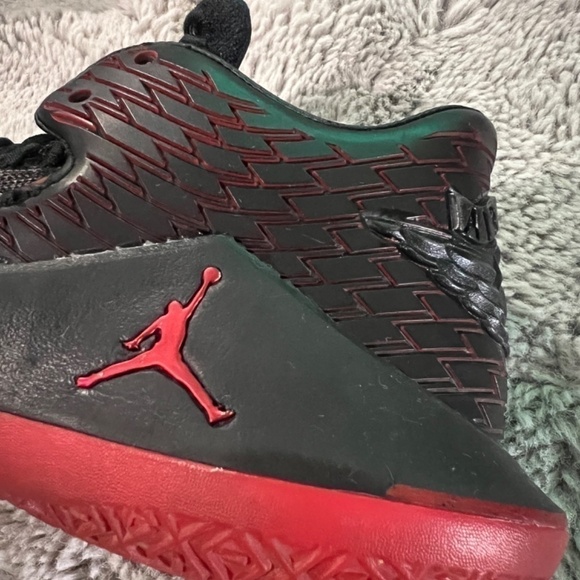 Nike Air Jordan XXXIi 32 Low Last Shot Basketball Running Shoes Youth Size 5 - Picture 2 of 13